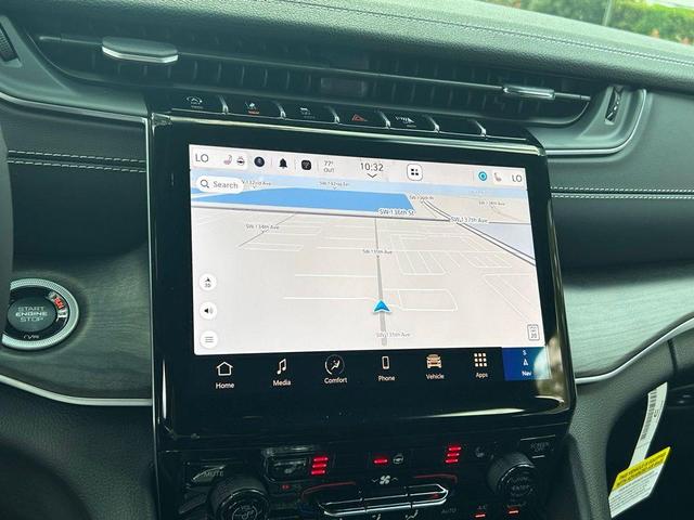 Photo of 2025 Silver Zynith Jeep Grand Cherokee