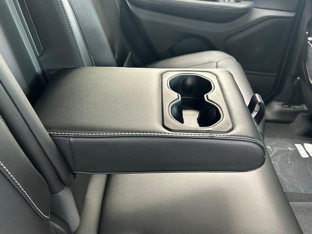 Photo of 2025 Silver Zynith Jeep Grand Cherokee