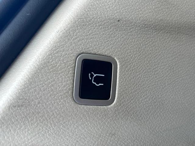 Photo of 2022 Brilliant Black Crystal Pearlcoat Chrysler Pacifica