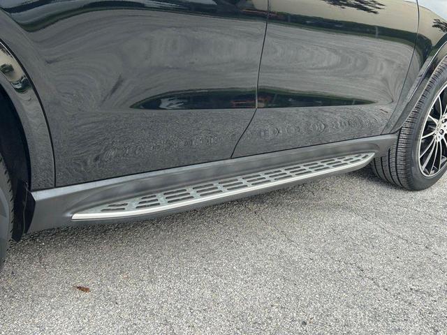 Photo of 2022 Black Mercedes-Benz GLE 350