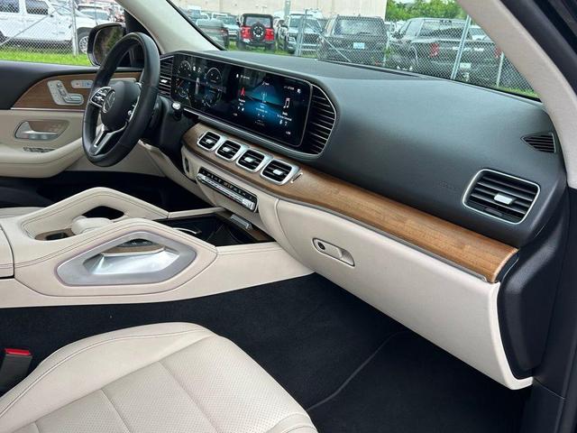 Photo of 2022 Black Mercedes-Benz GLE 350