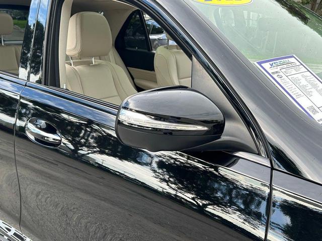 Photo of 2022 Black Mercedes-Benz GLE 350