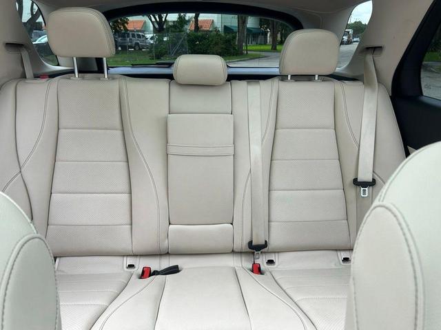 Photo of 2022 Black Mercedes-Benz GLE 350