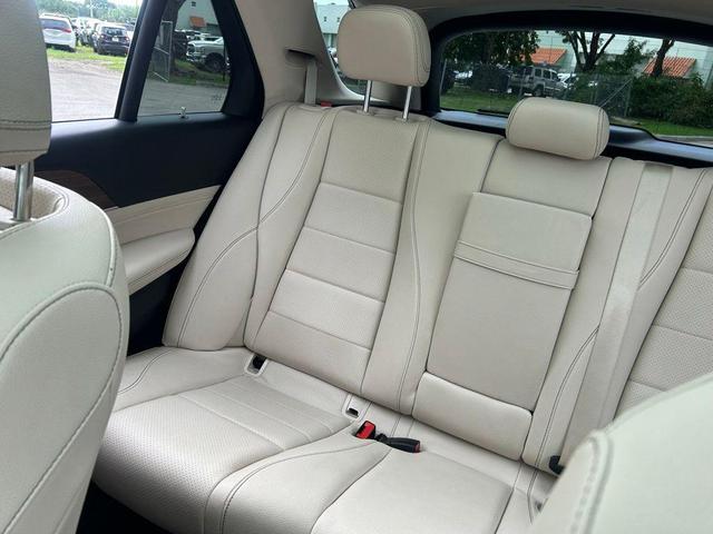 Photo of 2022 Black Mercedes-Benz GLE 350