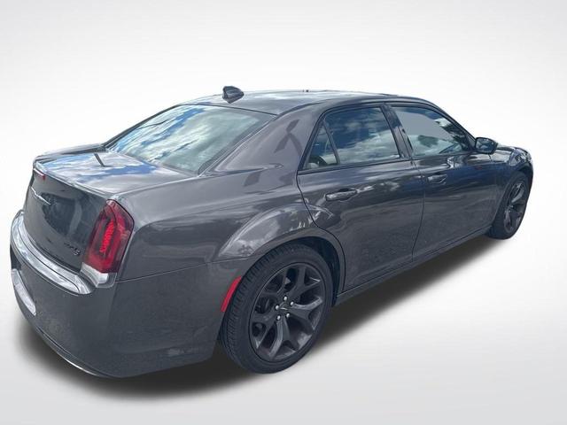 Photo of 2021 Gray Chrysler 300
