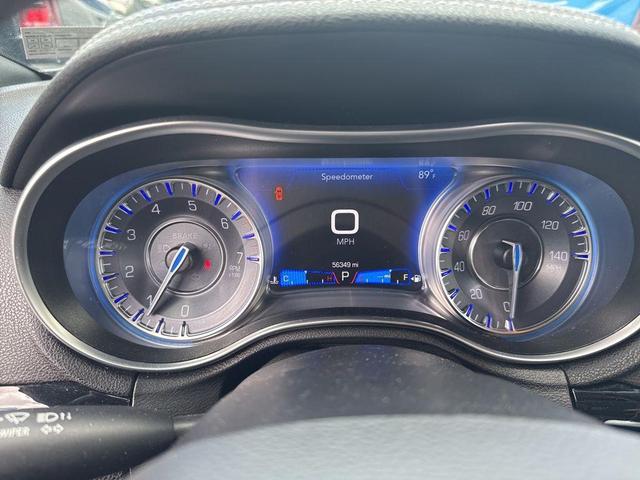 Photo of 2021 Gray Chrysler 300