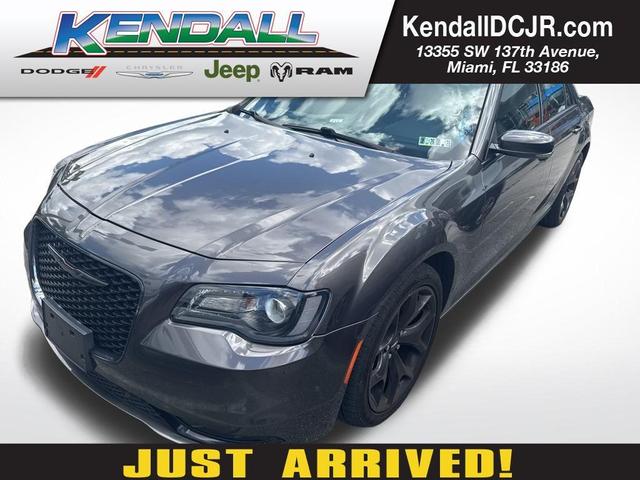 Photo of 2021 Gray Chrysler 300