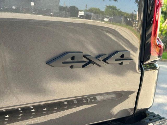 Photo of 2025 Granite Crystal Clearcoat Metallic RAM 1500
