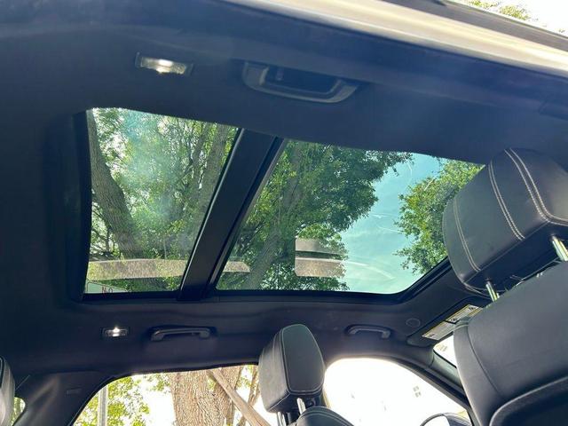 Photo of 2022 Fuji White Land Rover Range Rover Velar