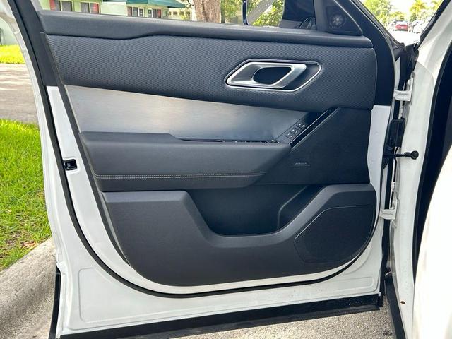 Photo of 2022 Fuji White Land Rover Range Rover Velar