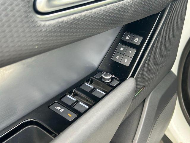 Photo of 2022 Fuji White Land Rover Range Rover Velar
