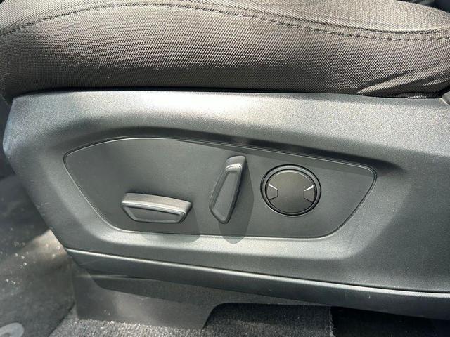 Photo of 2022 Black Metallic Ford Explorer