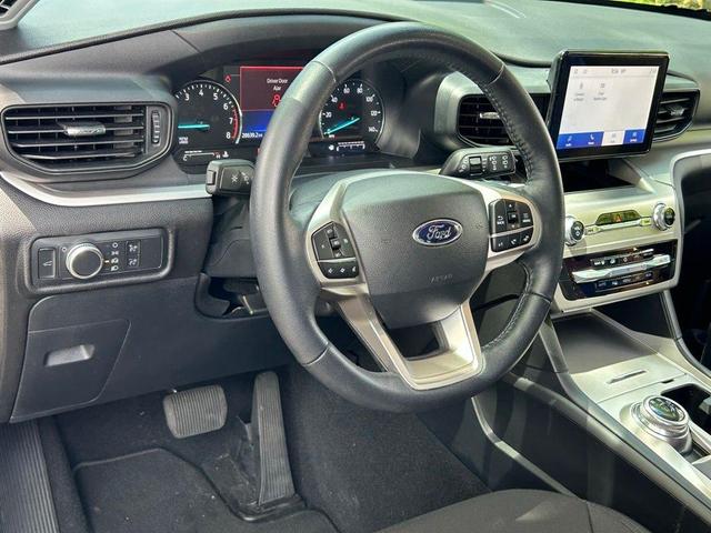 Photo of 2022 Black Metallic Ford Explorer