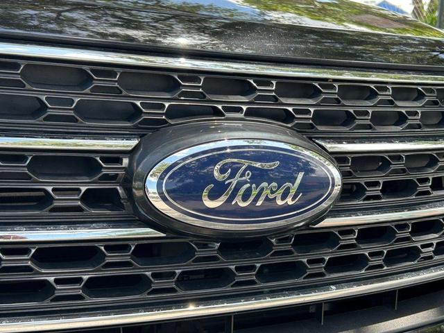 Photo of 2022 Black Metallic Ford Explorer