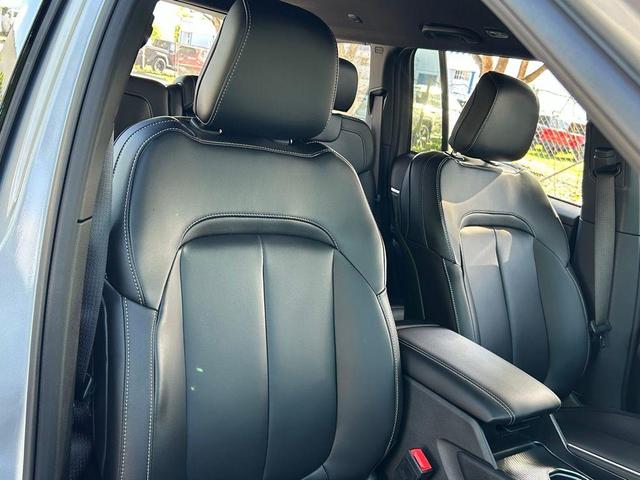 Photo of 2025 Silver Zynith Jeep Grand Cherokee