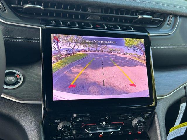 Photo of 2025 Silver Zynith Jeep Grand Cherokee