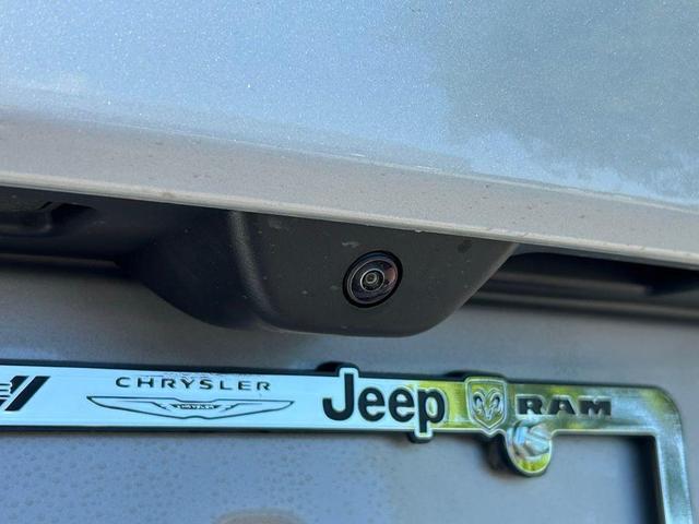 Photo of 2025 Silver Zynith Jeep Grand Cherokee