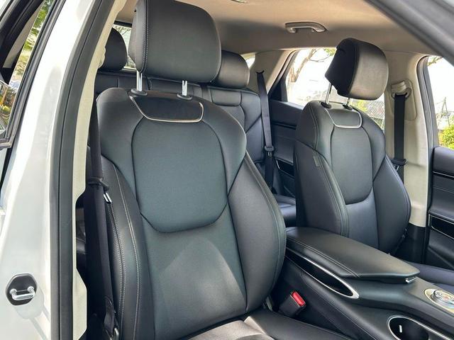 Photo of 2025 Alta White Genesis GV70