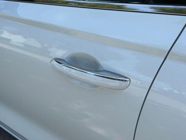 Photo of 2025 Alta White Genesis GV70