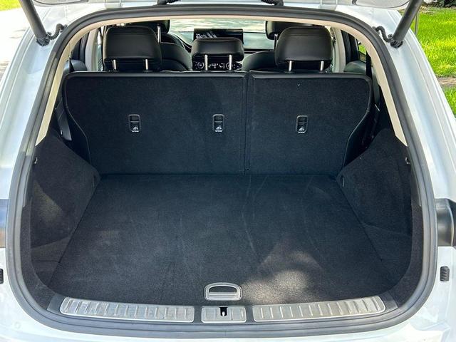 Photo of 2025 Alta White Genesis GV70