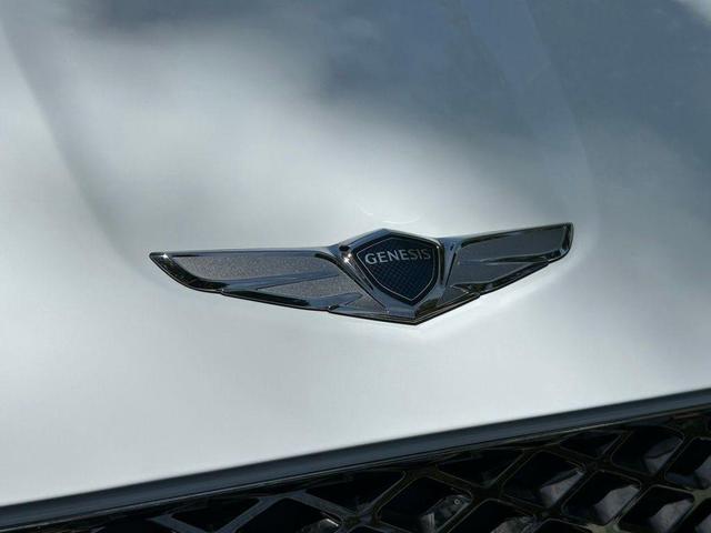 Photo of 2025 Alta White Genesis GV70