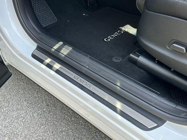 Photo of 2025 Alta White Genesis GV70