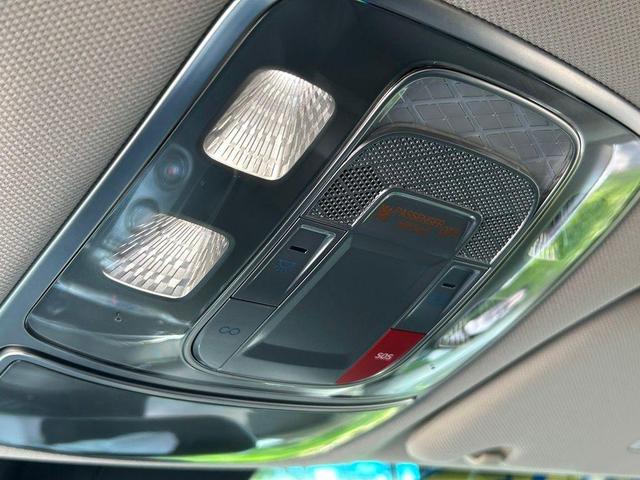 Photo of 2025 Alta White Genesis GV70