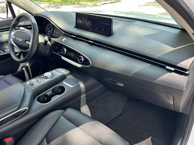 Photo of 2025 Alta White Genesis GV70