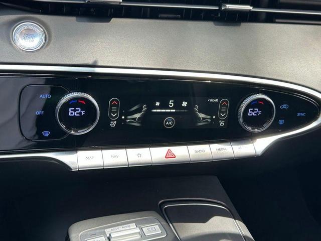 Photo of 2025 Alta White Genesis GV70