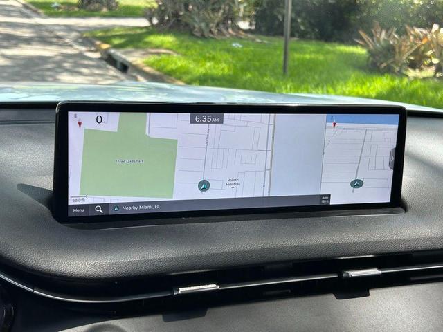 Photo of 2025 Alta White Genesis GV70