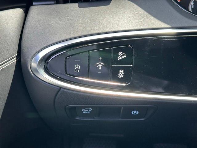 Photo of 2025 Alta White Genesis GV70