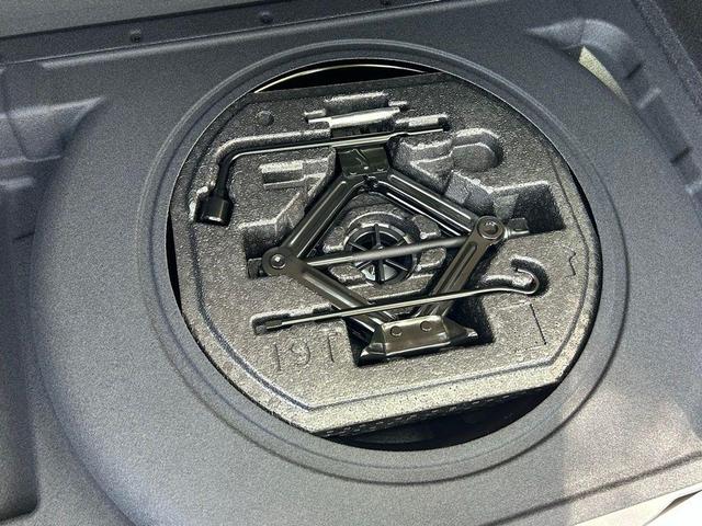 Photo of 2025 Alta White Genesis GV70