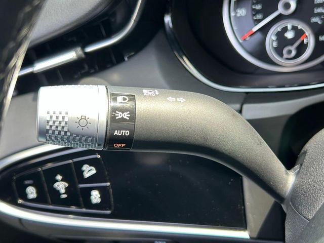 Photo of 2025 Alta White Genesis GV70