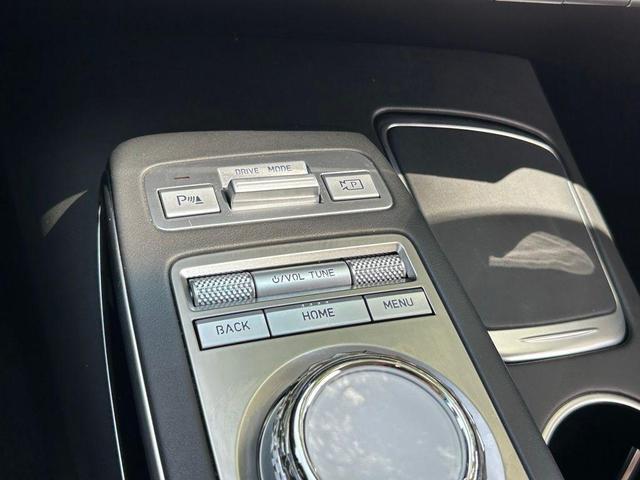 Photo of 2025 Alta White Genesis GV70