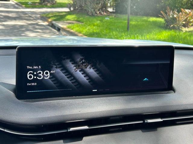 Photo of 2025 Alta White Genesis GV70