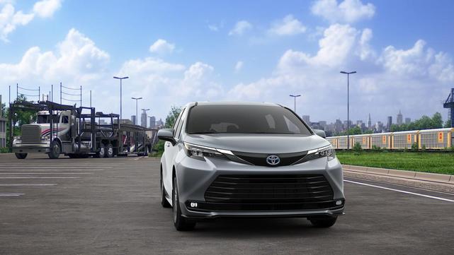 Photo of 2025 Celestial Silver Metallic Toyota Sienna