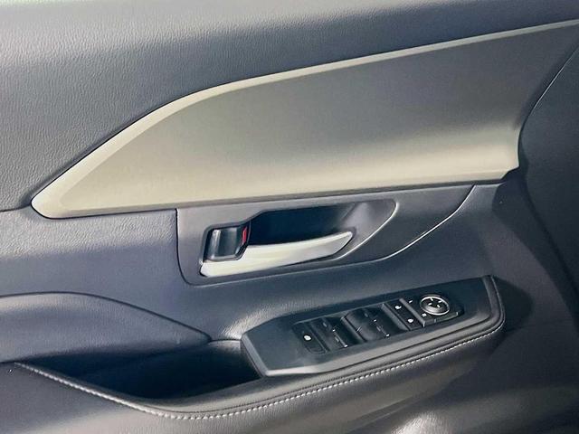 Photo of 2024 Coastal Cream Toyota Grand Highlander