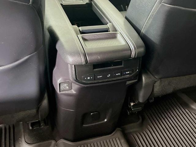Photo of 2024 Coastal Cream Toyota Grand Highlander