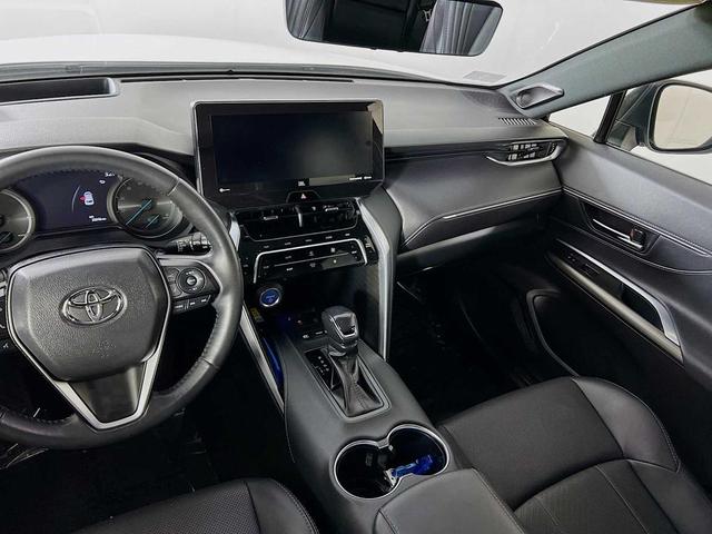 Photo of 2022 Blizzard Pearl Toyota Venza