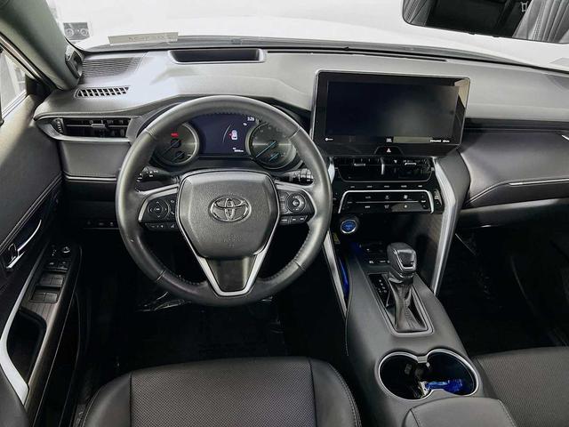 Photo of 2022 Blizzard Pearl Toyota Venza