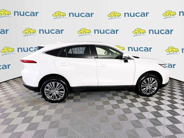 Photo of 2022 Blizzard Pearl Toyota Venza