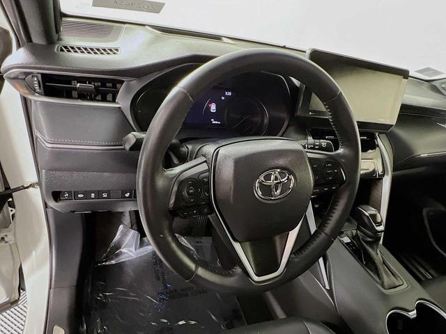 Photo of 2022 Blizzard Pearl Toyota Venza