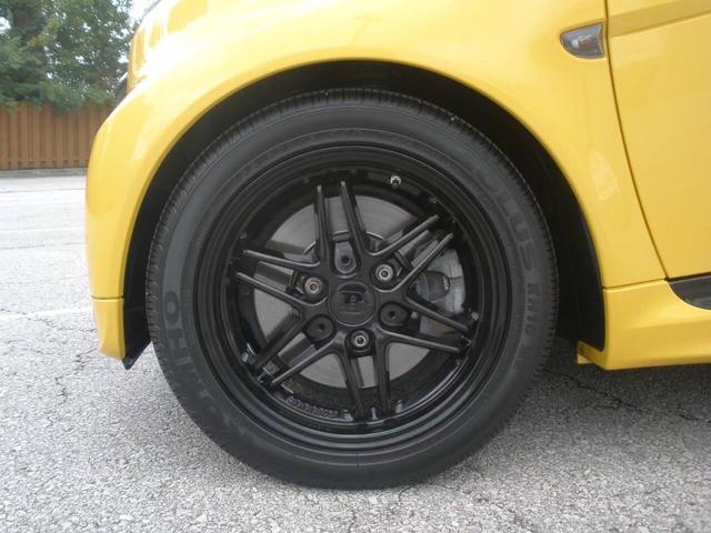 Photo of 2013 Yellow smart ForTwo