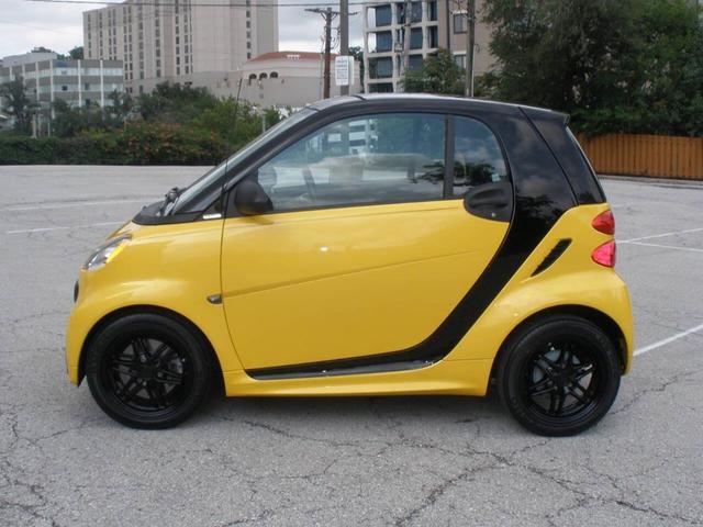Photo of 2013 Yellow smart ForTwo