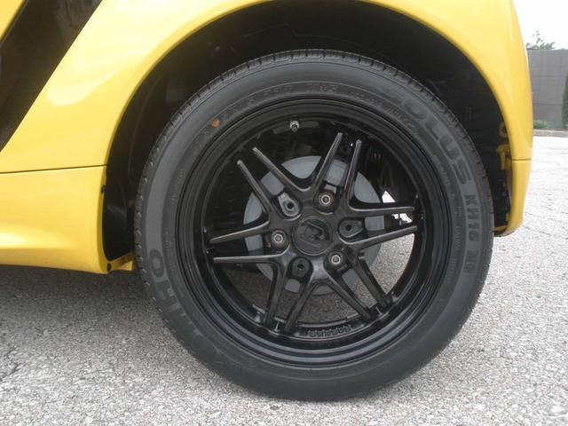 Photo of 2013 Yellow smart ForTwo