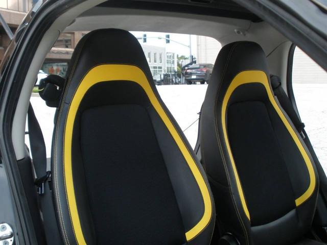 Photo of 2013 Yellow smart ForTwo