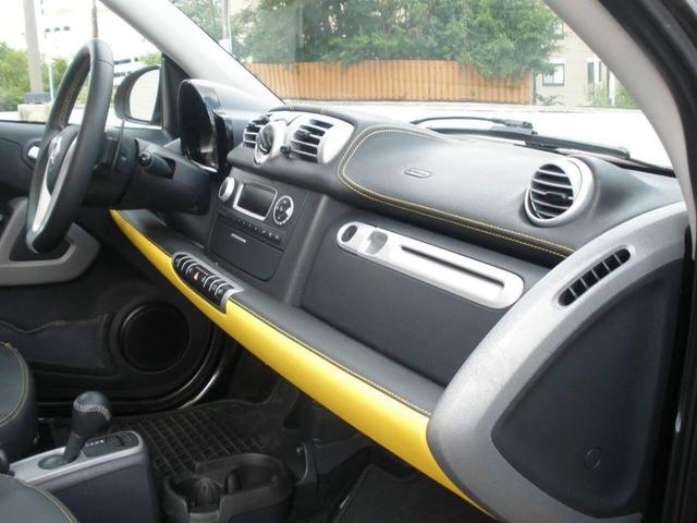 Photo of 2013 Yellow smart ForTwo