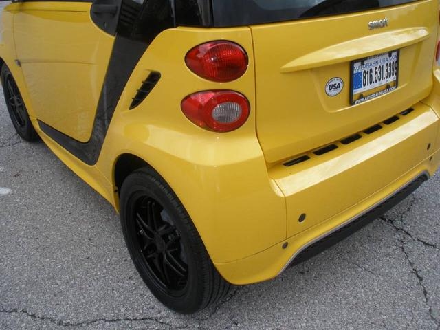 Photo of 2013 Yellow smart ForTwo