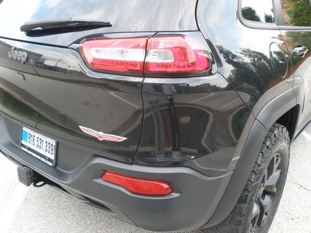 Photo of 2016 Brilliant Black Crystal Pearl Jeep Cherokee