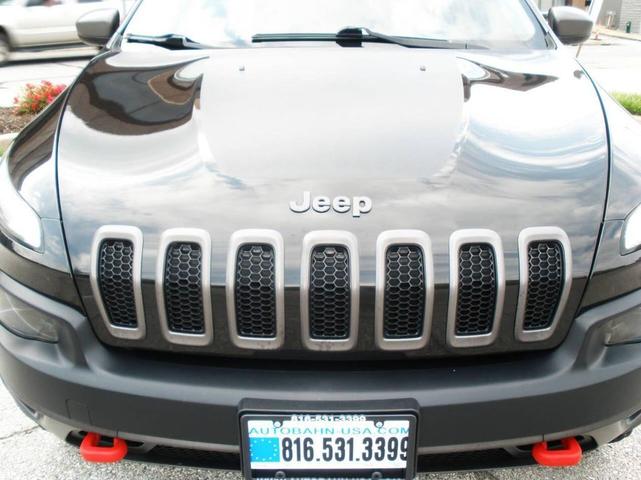Photo of 2016 Brilliant Black Crystal Pearl Jeep Cherokee